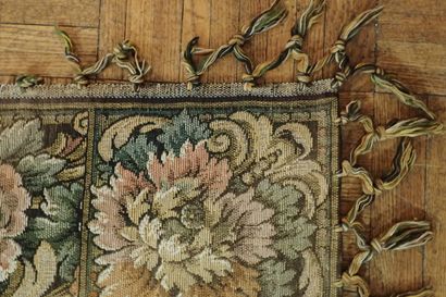 Dessus de table oriental à décor floral dans...