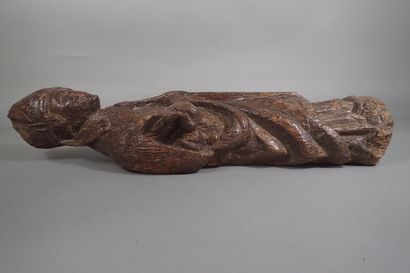 Statue d'un saint évêque en chêne sculpté....