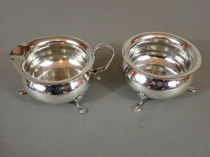 ANGLETERRE, Lot comprenant une saucière et...