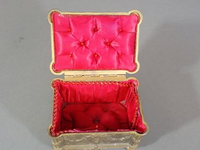 Coffret à bijoux en bronze doré à décor de...
