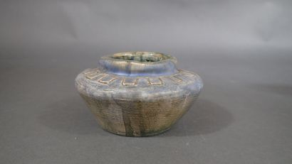 Ensemble de trois céramiques : 
- Un bougeoir...