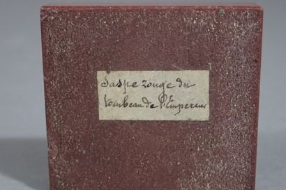 Paire de bougeoirs en métal argenté, le binet...