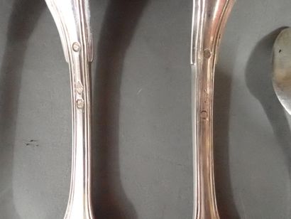 Lot de couverts en argent, modèle filet et...