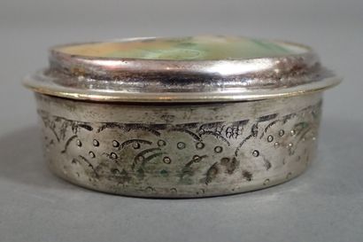 Boîte ronde en métal argenté, le couvercle...