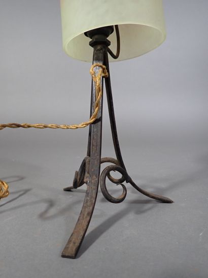SCHNEIDER. Petite lampe à poser en verre...
