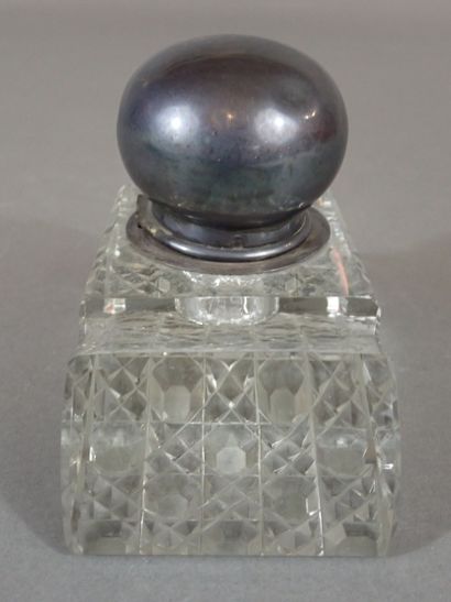 Encrier en verre à décor en pointes de diamants...