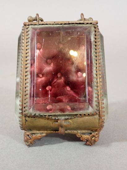 Ensemble comprenant un coffret porte-montre...