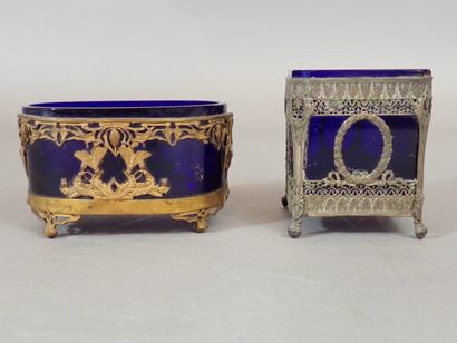 Petite jardinière ovale de style Art nouveau...