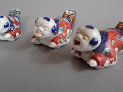 JAPON. Six sifflets en porcelaine d'Arita...