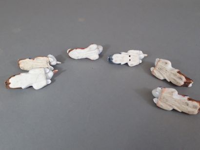 JAPON. Six sifflets en porcelaine d'Arita...