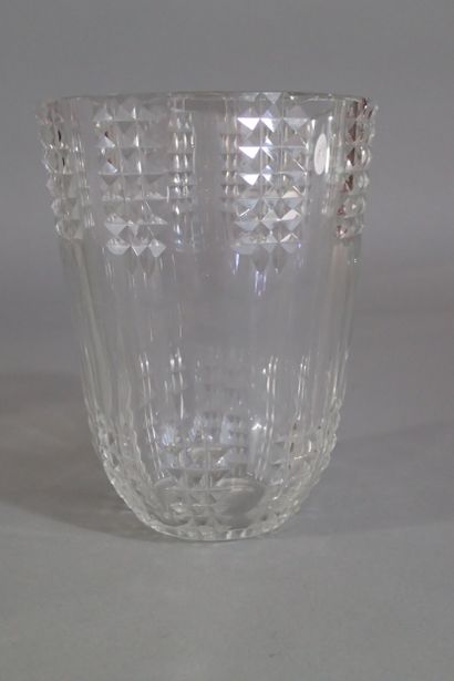 SAINT LOUIS - CRISTAUX D'ART. Vase en cristal...