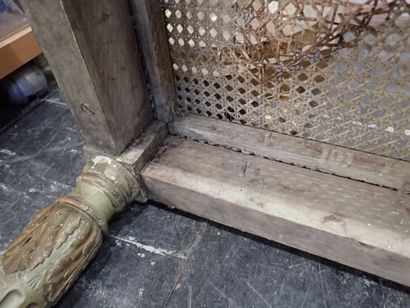 Banquette en bois et cannage reposant sur...