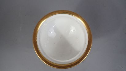 Confiturier en porcelaine de Paris blanche...