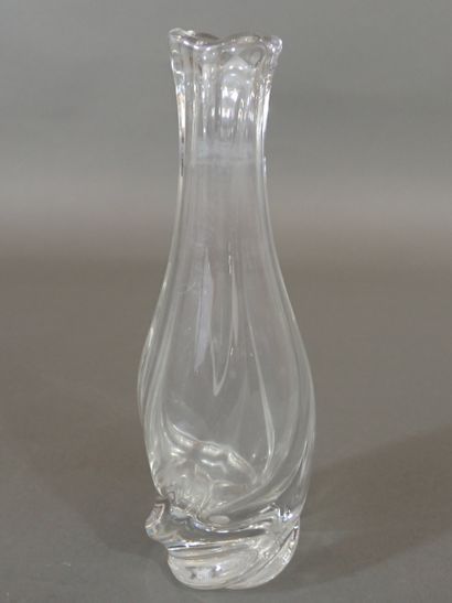 SAINT-LOUIS, Vase soliflore en cristal de...