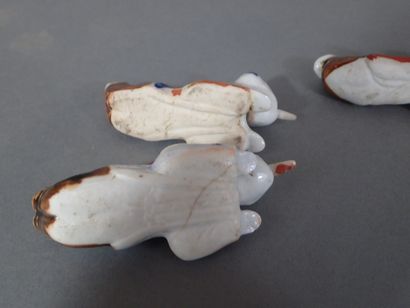 JAPON. Six sifflets en porcelaine d'Arita...