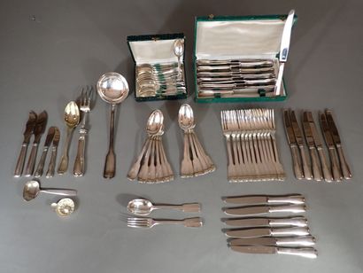 Partie de ménagère en métal argenté, modèle...