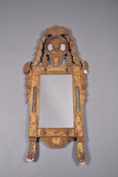 Miroir à parcloses en bois mouluré, laqué...