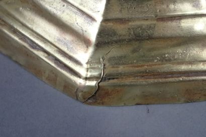 Paire de bougeoirs en laiton de forme balustre...