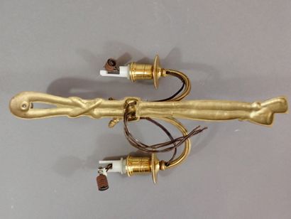 Applique en bronze doré à deux bras de lumière...