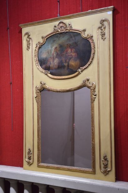 Trumeau en bois laqué crème à décor d'un...