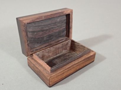 Ensemble comprenant un coffret porte-montre...
