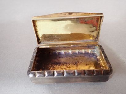 Tabatière en argent et intérieur en vermeil,...