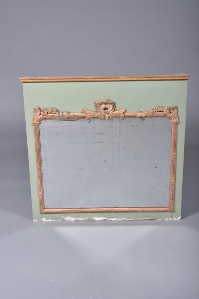 Petit trumeau en bois laqué vert céladon...