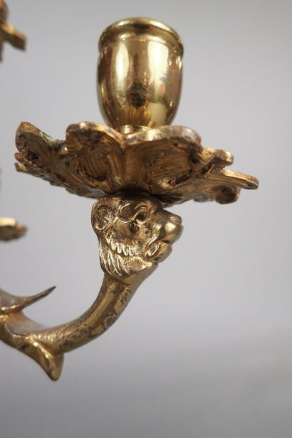 Bougeoir en bronze doré à 4 bras de lumière,...