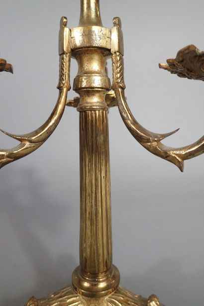 Bougeoir en bronze doré à 4 bras de lumière,...