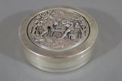 Boîte cylindrique en métal argenté, le couvercle...
