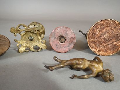 Lot de petits sujets en bronze et régule....