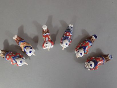 JAPON. Six sifflets en porcelaine d'Arita...