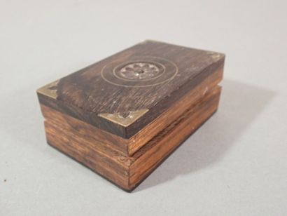 Ensemble comprenant un coffret porte-montre...