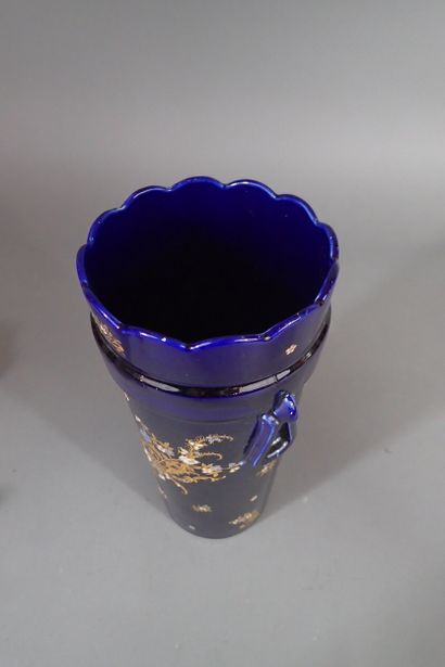 DE BRUYN - Fives-Lille. Grand vase en céramique...