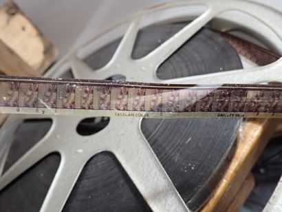 Caisse en bois RKO Radio-Films SA. Dim totales...