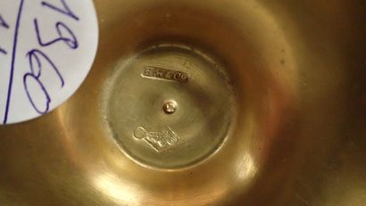 Paire de petits bougeoirs en laiton, le fût...