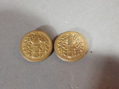 Ensemble de 2 gros boutons mle 1800-1803...