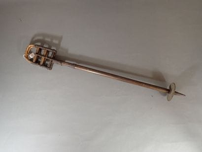 Canne siège de battue en métal, bois et bambou....