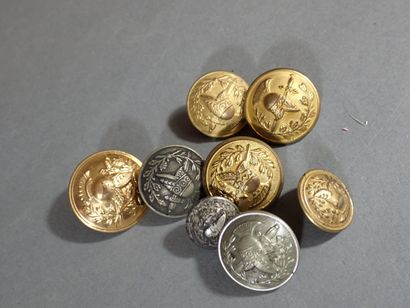 Ensemble de 8 boutons d'uniforme d'Etat Major,...