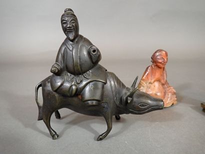 CHINE ?, Lot de trois statuettes comprenant...