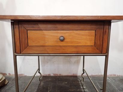 Ecole du Xxe siècle, Table carrée en bois,...