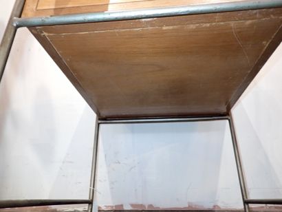Ecole du Xxe siècle, Table carrée en bois,...