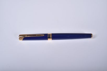 WATERMAN. Stylo plume en laque bleue, et...