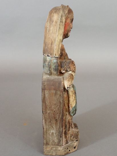 Vierge à l'Enfant en bois sculpté polychrome....