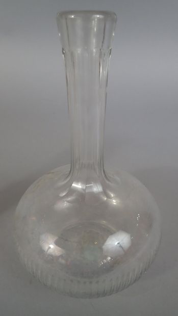 Ensemble comprenant un vase en verre à décor...