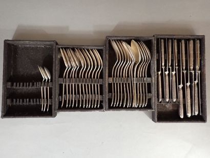 ERCUIS, Partie de ménagère en métal argenté...