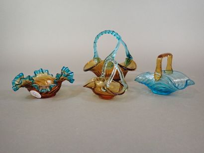 PORTIEUX, attribué à. Ensemble en verre teinté...