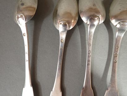Lot de six cuillères à café en argent, modèle...
