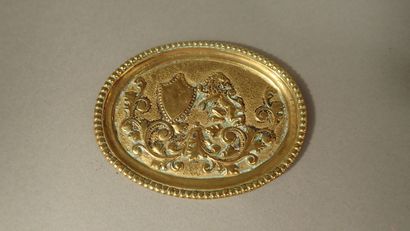 Petite coupelle oblongue en bronze à décor...
