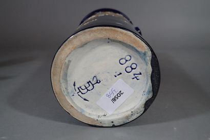 DE BRUYN - Fives-Lille. Grand vase en céramique...